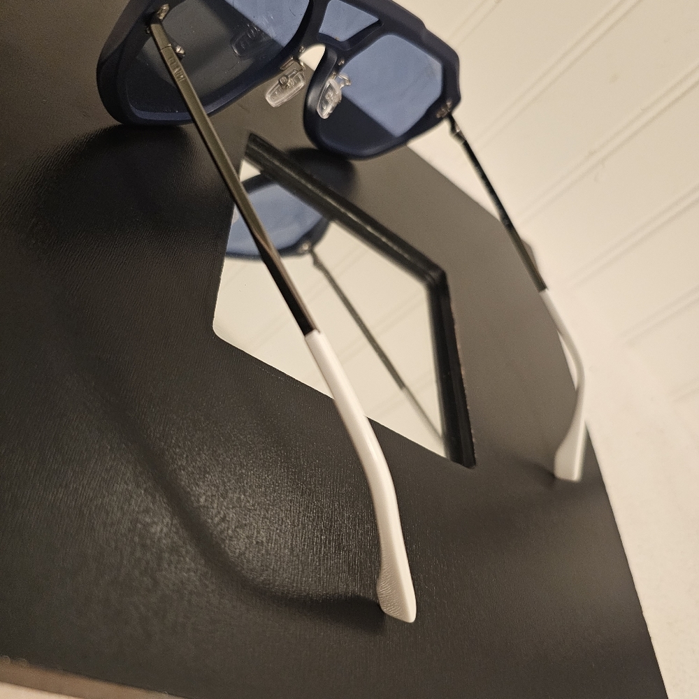 FENDI SUNGLASSES - Picture 2 of 6